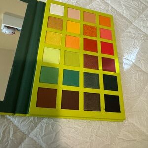 Kara Beauty La Reina Azteca Eyeshadow Palette